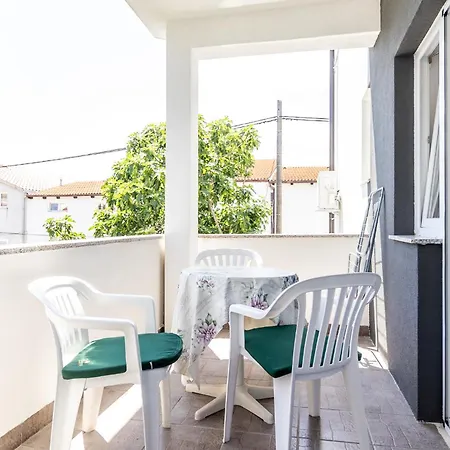Beachfront & Apartamento Pakoštane