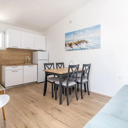 Beachfront & Apartamento Pakoštane