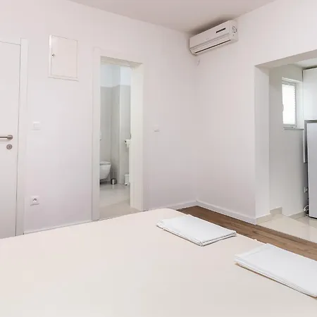 Apartamento Beachfront & Pakoštane