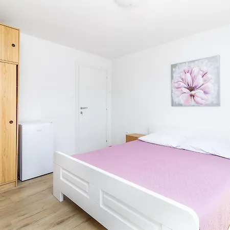 Apartamento Beachfront & Pakoštane
